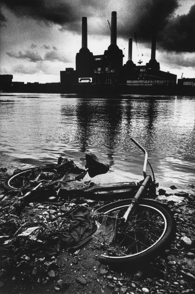 Dead Bicycle - River Thames London